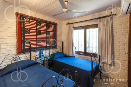 Punta Del Este, Casa En Mansa Con Piscina Climatizada Y 4 Dormitorios .- Ref: 41879