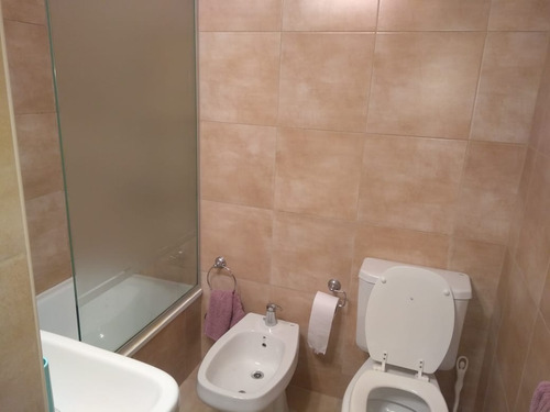 Imagen 10 de 19 de Excelente Departamento 2 Dormitorios Con Balcon Y Cochera