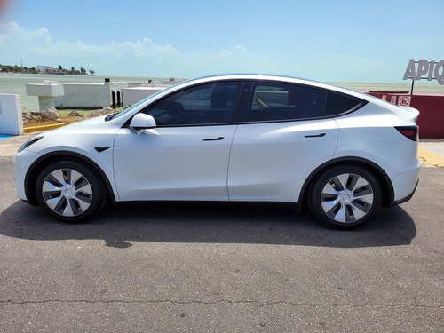 Tesla Model Y Autonomía Mayor Motor Dual Awd Blanco Perla