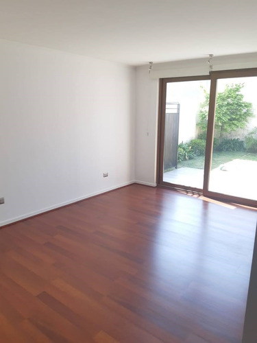 Casa En Venta De 4 Dorm. En Codominio