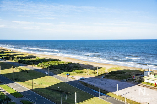 Hermoso Departamento En Venta De 3 Dormitorios. Torre Tiburon. Playa Brava.