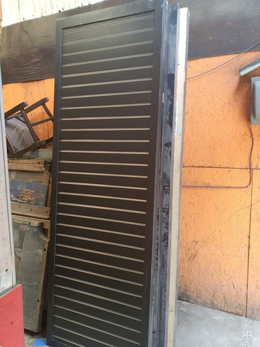 Imagen 2 de 10 de Exhibidores Panel Ranurado Con Insertos De Aluminio
