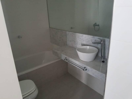 Imagen 8 de 30 de Monoambiente O Estudio Profesional A Estrenar, Con Balcón Y Terraza Común Con Parrilla