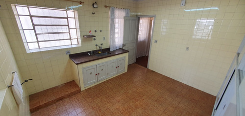 Casa P/ Alugar Na Lapa - Próximo A Estação De Trem - 3x Quartos - 2x Vagas Garagem