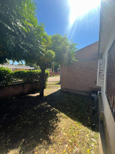 Casa Con Posibilidad De Reformar/reciclar.