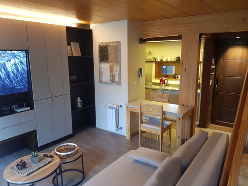 Imagen 7 de 15 de San Martin De Los Andes. Hermoso Departamento Dúplex De 3 Ambientes, 2 Dormitorios Y 2 Baños Para 4 Personas (como Máximo), Ubicado En El Centro De La Ciudad, Con Parrilla Y Laundry De Uso Común.