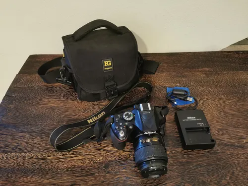 Cámara Nikon D5200 Con Estuche (Usado)