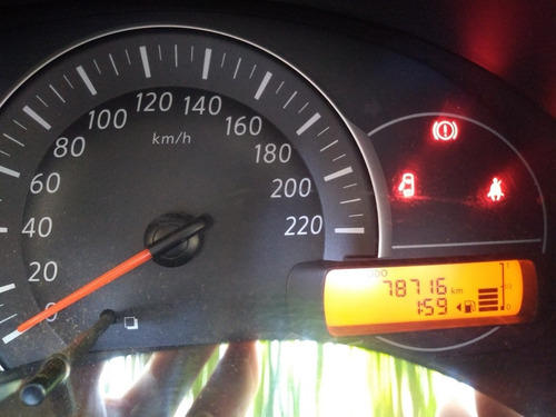 Nissan March Active Pure Drive F2