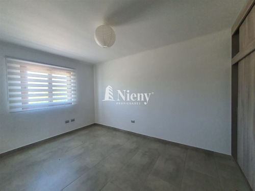 Casa En Venta De 6 Dorm. En Machalí, Condominio Doña Matilde