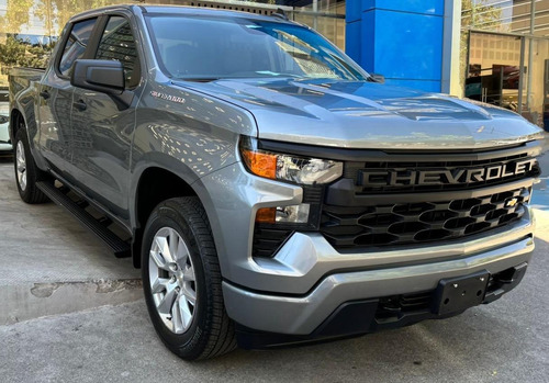 Chevrolet Silverado 5.3 V8 Custom Doble Cabina 4X4 At