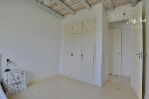 Casa Venta Barrio San Sebastián - Area 10 - 3 Dormitorios - #id 2537