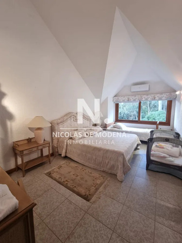 Vende Espectacular Casa En Beverly Hills - Punta Del Este De 2 Plantas Con Piscina, Parrillero