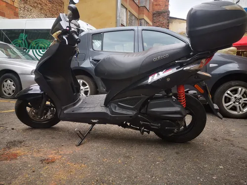 Moto Scooter Automática Cómoda Tranquila Para Manejar.