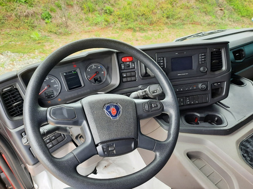 Imagem 8 de 15 de Scania P320 8x2 2020 =p280,p360