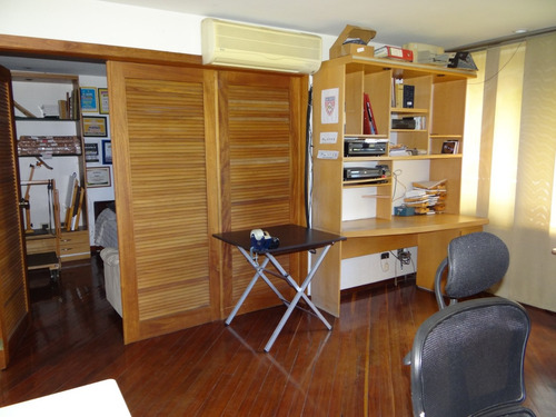 Apartamento En Venta En La Alta Florida 56mts2/1h/1b/1e + 3 Cuartos Hobby 45mts2. Mem