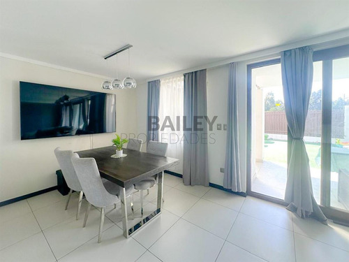 Casa En Venta De 5 Dorm. En Condominio Lomas De Montemar