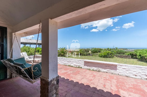 Casa En Primera Línea Al Mar - Ref : Pbi1129