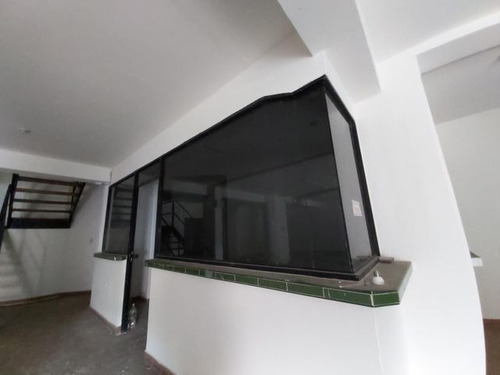 Imagen 28 de 30 de Local Comercial En Venta En Centro Barquisimeto Lara ++22-11158 */ M.c T. N° +0-4-2-4- 5.5.6. 5.7. 5.9 *--**
