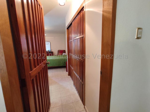 Gjg 25-10982 Vende Espacioso Apartamento 133 Mts2 Urb San Isidro Maracay
