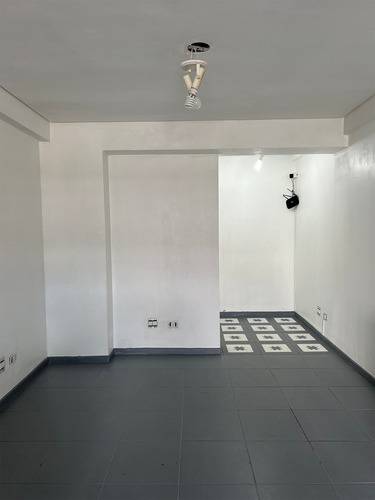 Oportunidade: Loja Em Local Seguro E Com Clientela P/ Serviço (ex: Manicure/estética/escritório)