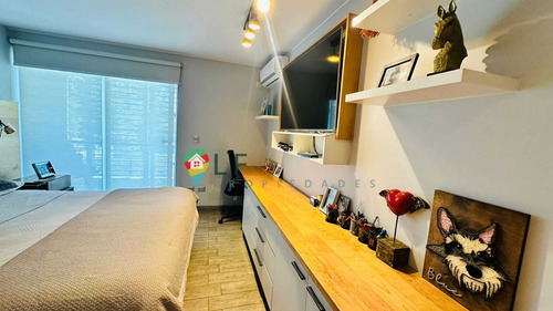 Moderno, Comodos Espacios, Residencial (81791)