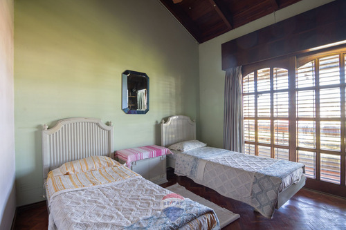 Casa Venta 5 Dorm.depto.pileta B°parque Horizonte