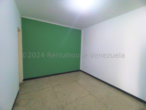 María Valera Vende Cómoda Casa En Centro De Barquisimeto.