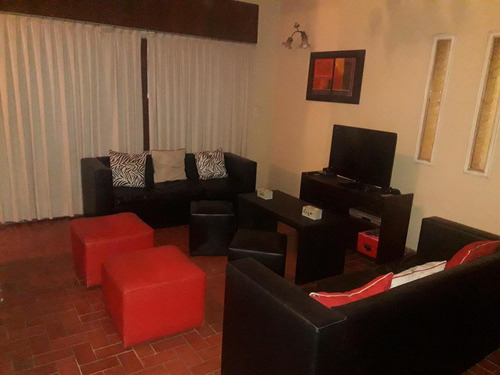 Imagen 3 de 14 de Casa Con Ambientes Amplios, C/pileta