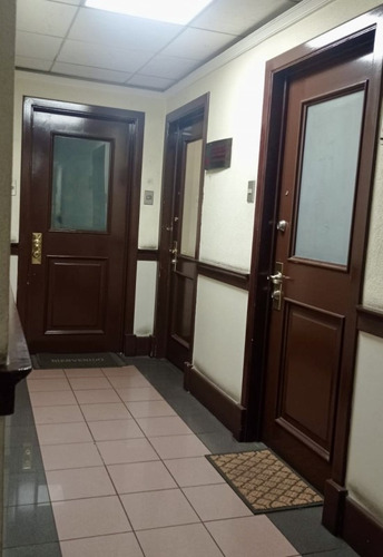 En Un Gran Edificio De Oficinas