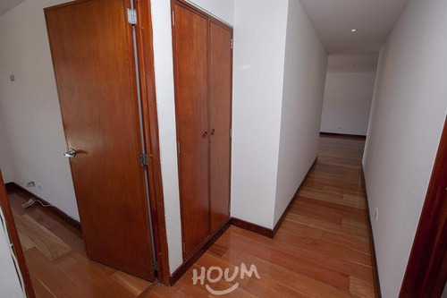 Apartamento En Chapinero Alto. 2 Habitaciones, 103.0 M²
