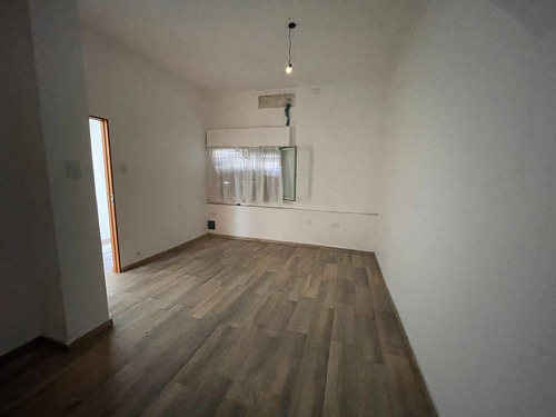 Venta - Casa Ph En Planta Baja - Cochera - Pichincha, Rosario.
