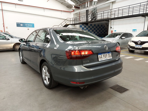 Imagen 13 de 15 de Volkswagen Vento 1.4 Highline