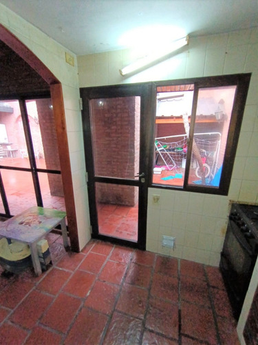 Excelente Chalet 4 Ambs Con Patio, Quincho, Gge
