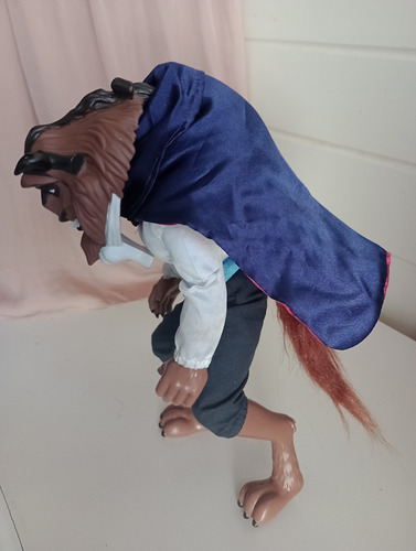 Muñeco Bestia De Disney Store Adam Principe. (Usado)