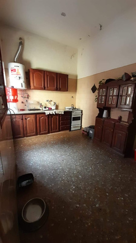 Imperdible Casa De 5 Amb. Con Gge. Espacios Amplios Y Ubicación Estratégica.