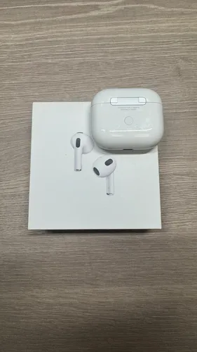 iPhone 15 Pro Max Con AirPods 3 Gen Magsafe Versión (Usado)