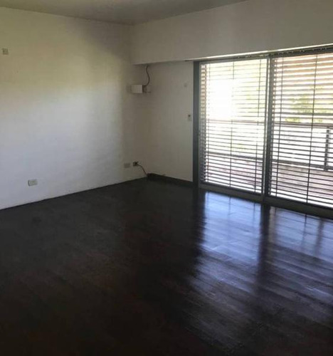 En Venta. Casa En Planta Alta, Con Local En Planta Baja. Par