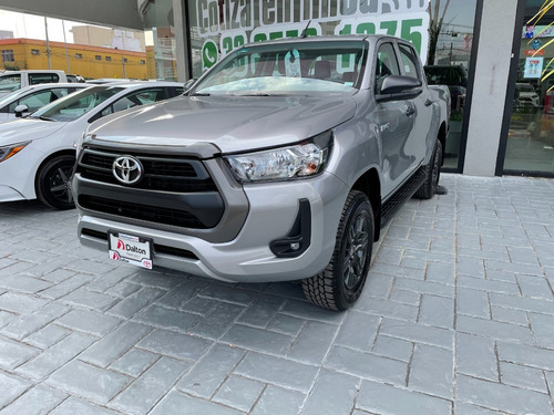 Imagen 2 de 11 de Hilux D. Cab. Sr 2022 Saúl