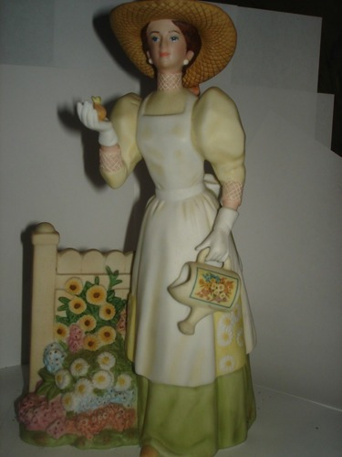 Figura De Porcelana Coleccion Marca Avon Mrs  Albee 2008