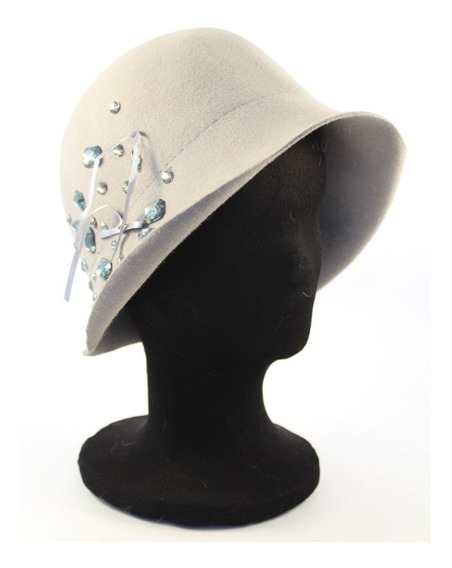 Sombrero cloche multitono para mujer con un broche decorativo de plumas. Accesorios Sombreros y gorras Sombreros de vestir Sombreros cloché 