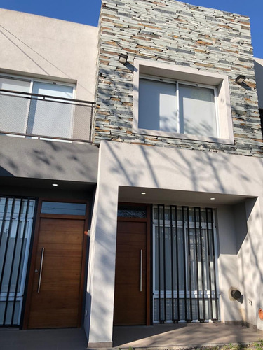Imagen 1 de 11 de Cañuelas - Espectacular Duplex En Venta