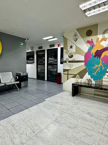 Magnífico Edificio Con Uso De Suelo
