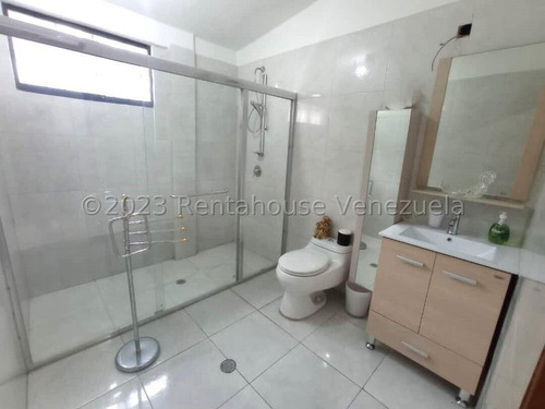 Julio Latouche 24-7529 Casa En Venta Trigal Sur Valencia, Amplia, Cómoda, Totalmente Re-modelada, Tanque Subterráneo