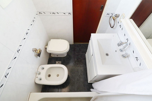 Dpto. 4 Amb. En Duplex Con 2 Balcones Y Cochera