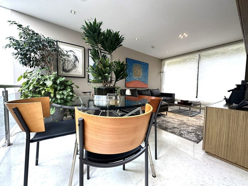 Residencia De Lujo En Venta En Calle Cerrada En Col. Lomas Anáhuac