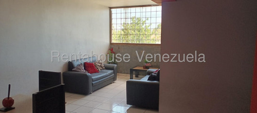 Erika Armeya Vende, Apartamento En La Florencio Jimenez Al Oeste De Barquisimeto. Flex: 25-17982