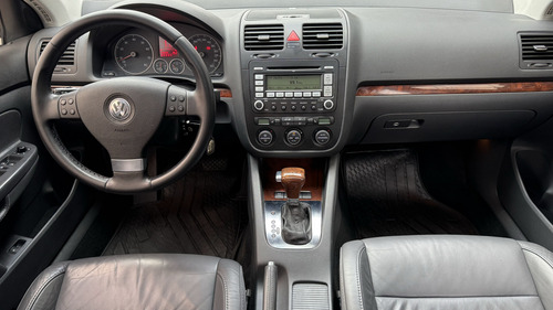 Volkswagen Vento 2.5 Luxury Wood Tiptronc 170cv