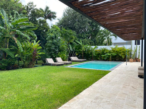 Casa En Venta Con O Sin Muebles En Cancun, Lagos Del Sol