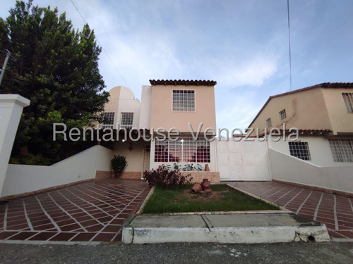 & Maria Luisa Mendoza Vende Hermosa Casa En Urbanizacion Privada De Cabudare Remodelada Con Seguridad Las 24 Horas Con Bellas Areas Comunes 2 5 7 2 9 3