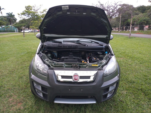 Imagem 8 de 14 de Fiat/ Idea Adventure 1.8 16v E. Torq (flex)